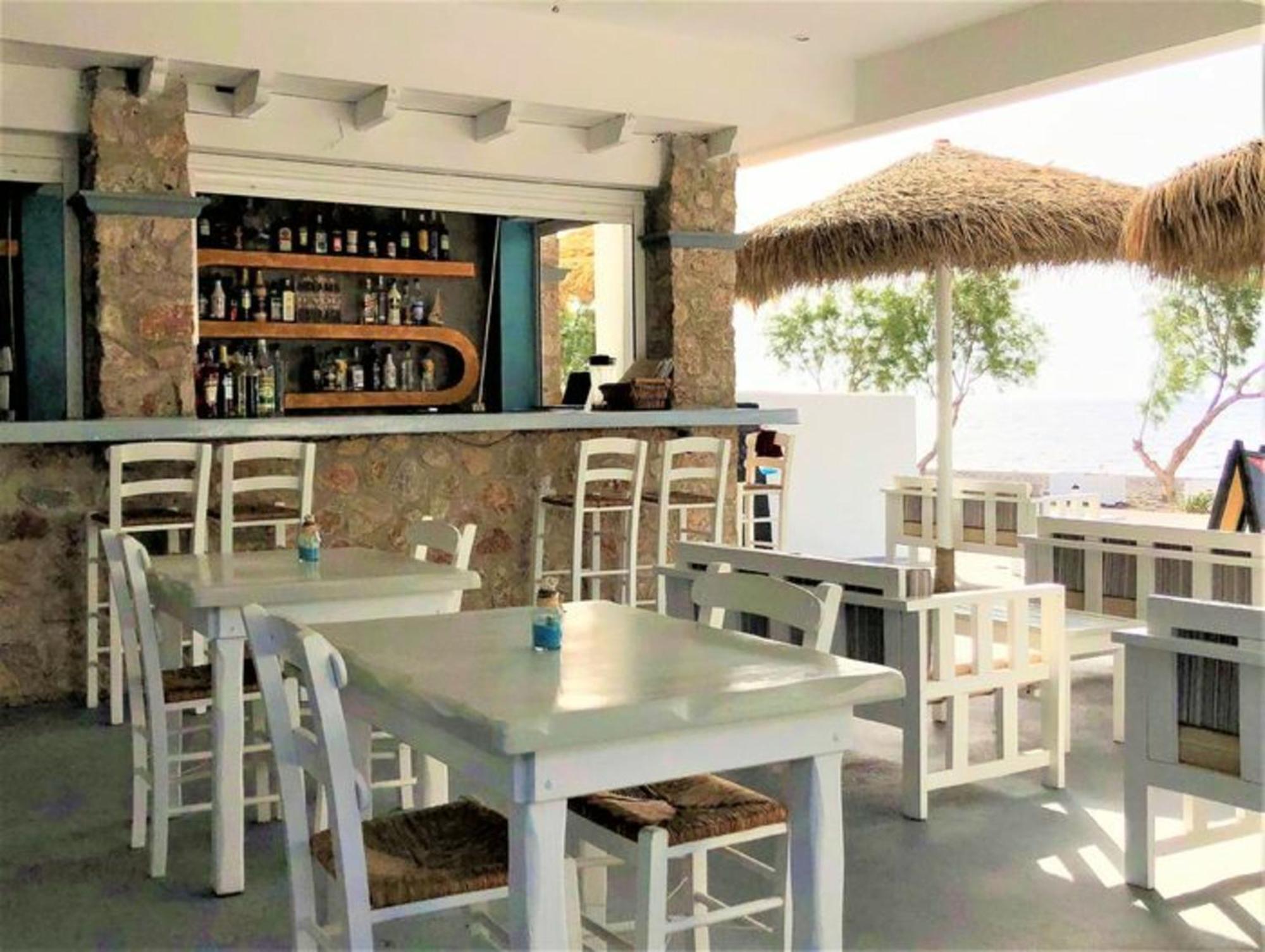 Happy Fish Rooms- Beachfront Perissa  Exterior photo