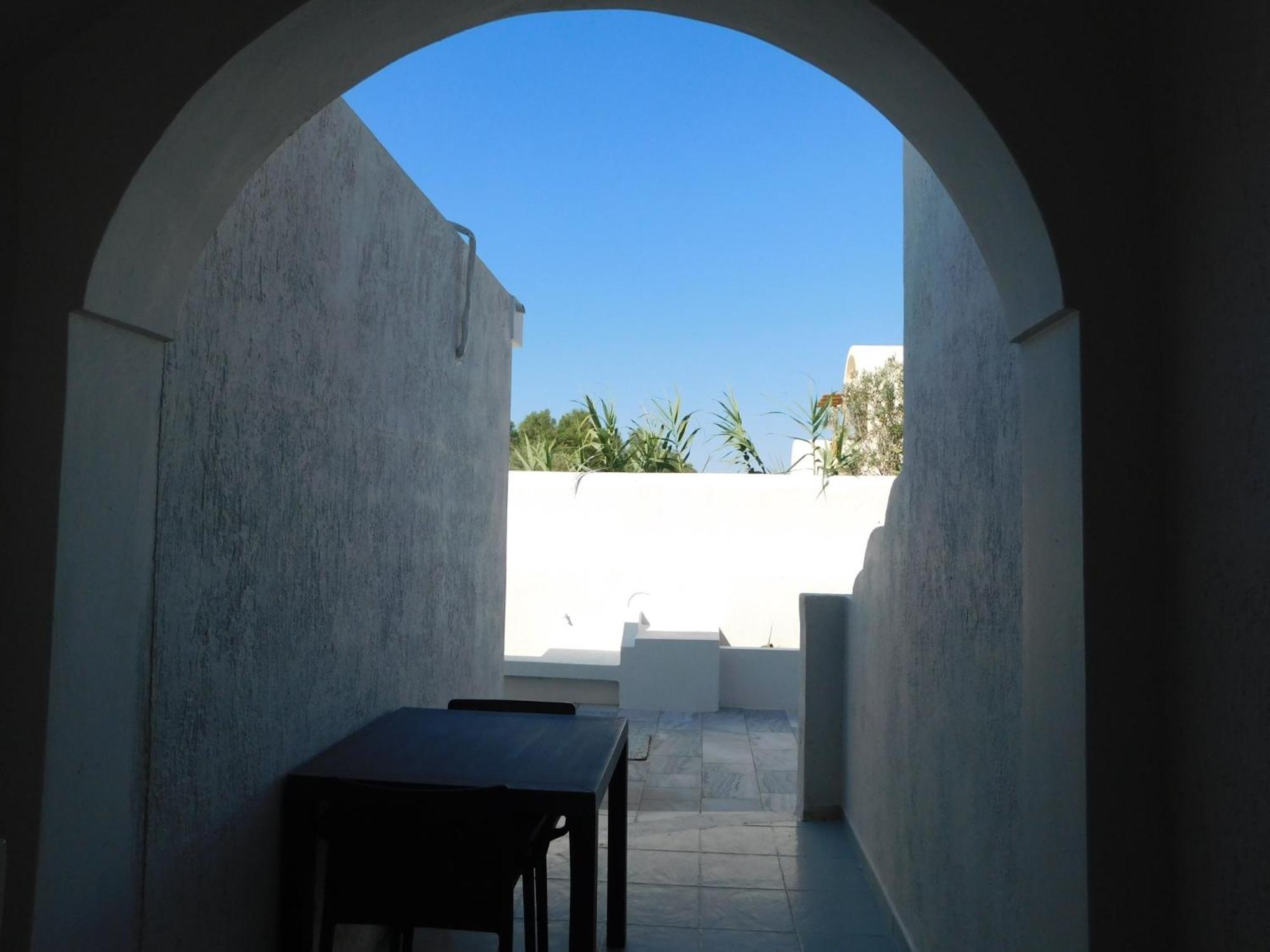 Happy Fish Rooms- Beachfront Perissa  Exterior photo