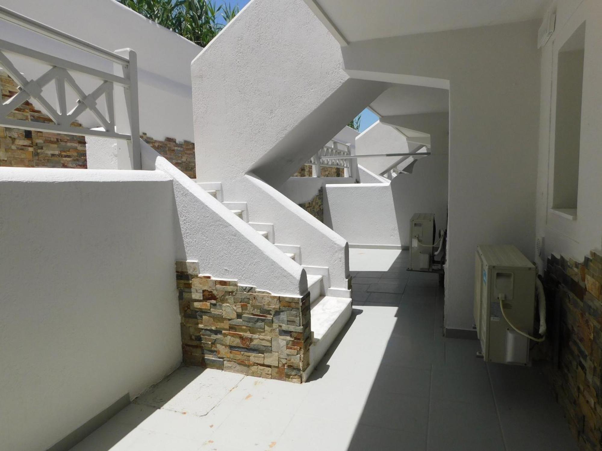Happy Fish Rooms- Beachfront Perissa  Exterior photo